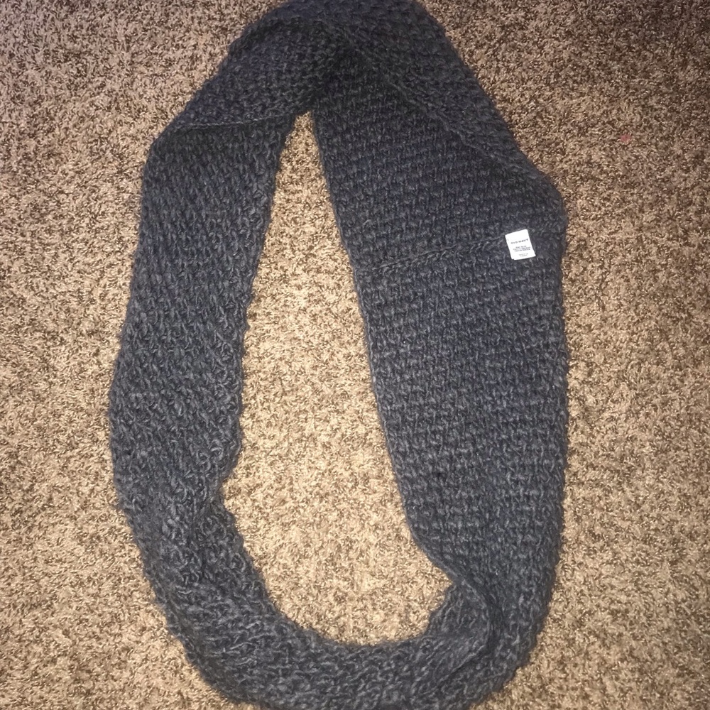 Infiniti scarf